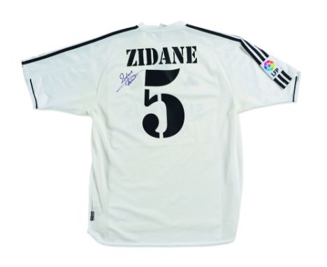 ZIDANE ZINEDINEReal Madrid Replica JerseySigned by the player.