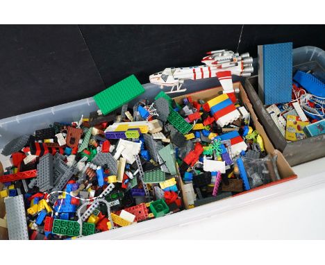Lego - Large quantity of Lego from the 1980s onwards to include various bricks and accessories