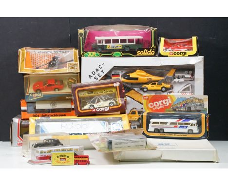 14 Boxed diecast and plastic models to include Corgi 275 Austin Metro, Corgi 1952 Jaguar XK120, Burago 1/24 Lamborghini Count