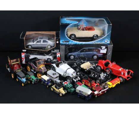 Collection of boxed and unboxed diecast models to include 4 x boxed examples featuring Solido Peugeot 403 Cabriolet 1961, Mer