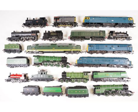 16 OO gauge 00 gauge locomotives to include Hornby Fighter Pilot, Hornby Flying Scotsman, Lima Meld, Hornby Robbie Burns, Tri