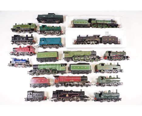 19 OO gauge locomotives to include 2 x Hornby Flying Scotsman, Hornby LMS 635 4-4-0, 2 x Lima LNER 8920 0-6-0Triang Princess 