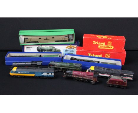 11 OO gauge locomotives to include 2 x boxed Triang (R156 Suburban Motor Coach &amp; R53 4-4-2 Princess Elizabeth loco in gre