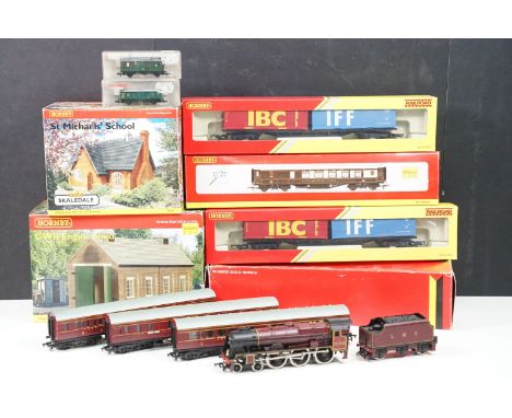 Quantity of OO gauge model rail items to include 2 x boxed Hornby R6425 Container Wagon, 2 x Hornby Trackside Buildings (R850