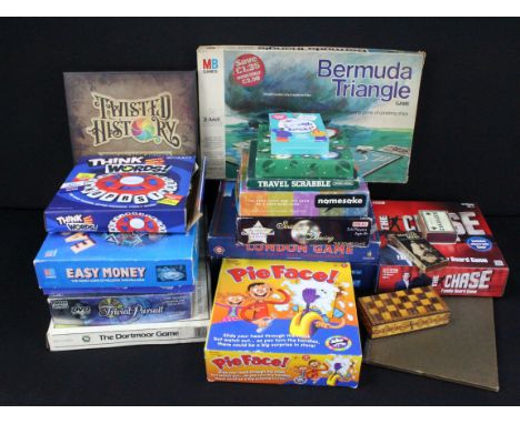 Around 18 boxed games and board games to include The London Game, The Dartmoor Game, Idea The Chase, Mini Mastermind, Twisted