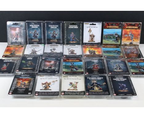 Warhammer - 26 Games Workshop Warhammer plastic miniature blister packs featuring Necron Overlord, Offico Prefects Commissar,