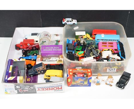 42 Boxed diecast models to include Corgi Original Omnibus, Oxford Diecast including Commercials and The Great Dorset Steam Fa