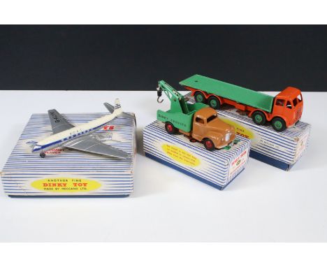 Three boxed Dinky diecast models to include 430 Breakdown Lorry, 702 DH Comet Airliner and 902 Foden Flat Truck in orange cab