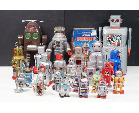 Collection of 24 tin plate and plastic battery operated and clockwork robots to include Rocket USA R-1 Robot 2000, Thunder Ro