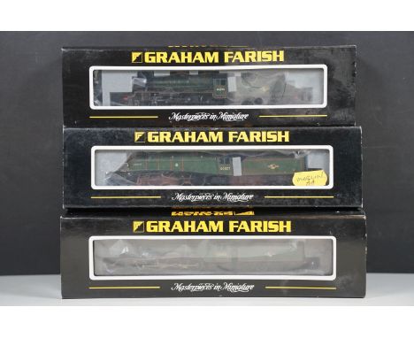 Three boxed Graham Farish N gauge locomotives to include 372-380 A3 60065 Knight of the Thistle BR green late crest, 372-353 