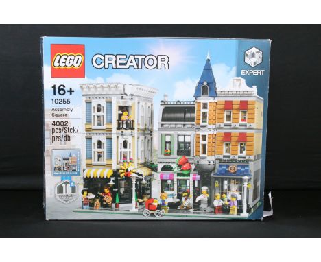 Lego - Boxed Lego Creator Expert 10255 Assembly Square set, previously built, with instructions, appearing complete, contents