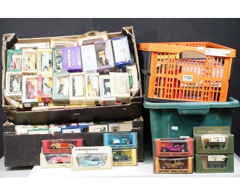 Around 165 boxed diecast models to include Matchbox Models Of Yesteryear featuring coloured wooden window boxes, cream window