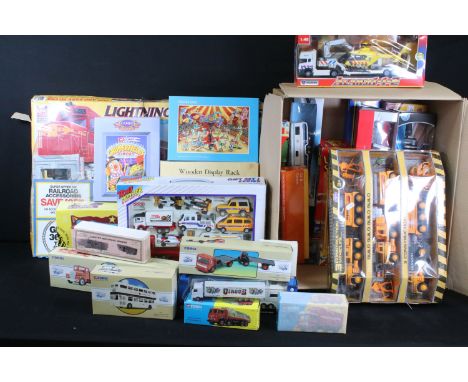Around 45 boxed diecast models to include Corgi CP10502 Limited Edition Circus Trailer, Corgi Road Transport 97920, Tesco Tru