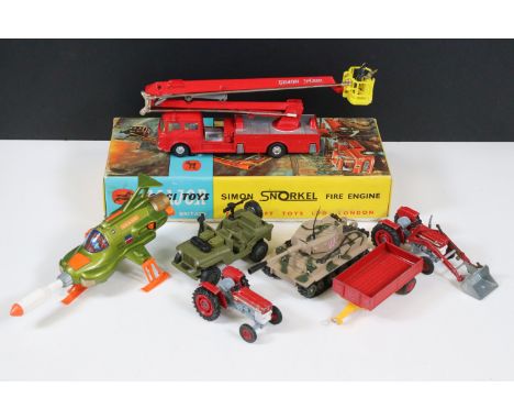 Collection of diecast models to include boxed Corgi Major 1127 Simon Snorkel Fire Engine and 6 x Mid 20th C onwards diecast m