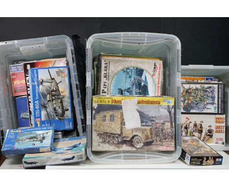 34 Boxed plastic model kits to include examples from Tamiya, Trumpeter, Italeri, Bronco Models, etc, Tamiya Military Miniatur