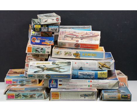 30 Boxed plastic model kits to include examples from Airfix, Hasegawa, Frog, etc featuring Airfix 1/72 Thunderstreak, Matchbo