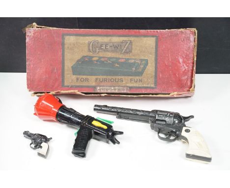 Small collection of toys to include boxed Gee-Wiz Greyhound Racing Game, Merit Space Pilot Super Sonic Gun, Crescent Toys Rus
