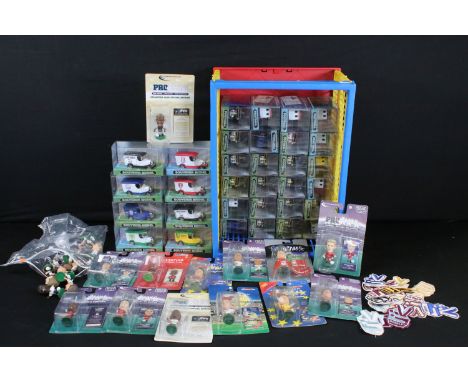 Football interest – Collection of football related toys and collectables to include 32 x cased Oxford Diecast Footbal Souveni