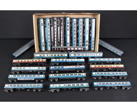 26 OO gauge items of rolling stock to include 18 x Hornby examples (2 x Buffet 1805, Restaurant-Buffet 125 40307, M5232 Inter