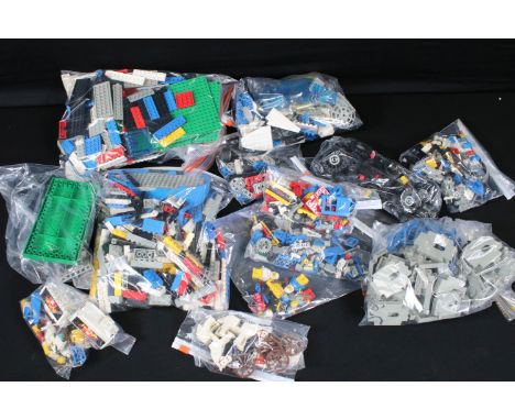 Lego - Collection of circa 1980s Lego bricks, accessories and minifigures featuring Space