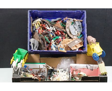 Collection of plastic figures and soldiers to include Hilco, Kelloggs, Britains, unmarked examples etc