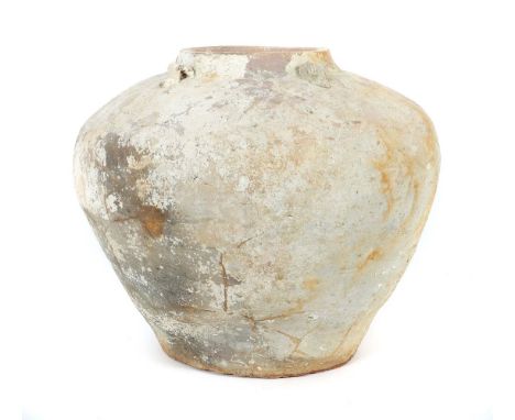 Vase oder VorratsgefäßChina, um 1820, aus der Nagel-Auktion "Tek Sing" von 2000,  Terracotta, Balusterform mit ausgestellter 