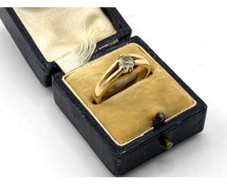 An antique 18ct gold and rose cut diamond solitare signet ring. (A)