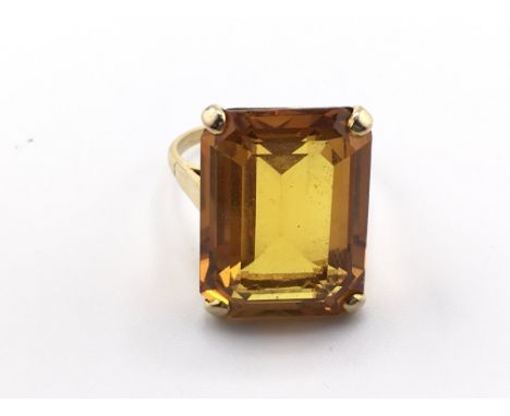 A 9ct gold ring set with large citirine. Size P 1/2.8.9g