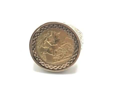A 1909 full sovereign set in a 9ct gold ring. Size V and 12.7g Postage B.