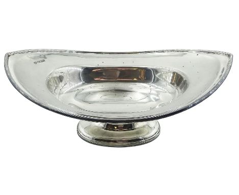 Edwardian silver pedestal bowl of navette form, hallmarked Goldsmiths & Silversmiths Co Ltd, Sheffield 1904, H12.5cm W31cm, a