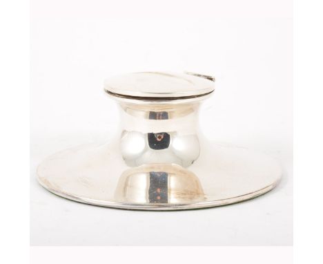 Edwardian silver capstan inkwell, A &amp; J Zimmerman, Birmingham 1906, hinged circular lid, glass liner, weighted, diameter 