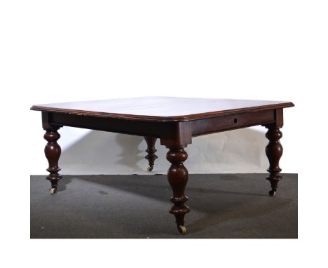 Victorian mahogany windout dining table, rectangular top with moulded edge, rounded corners, plain frieze, turned legs, on ca