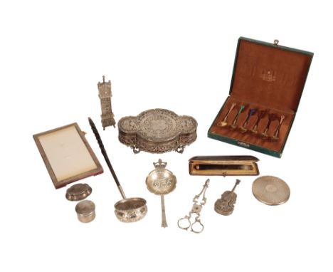 COLLECTION OF MIXED SILVER, mixed dates and makers, comprising a silver dressing table box, by George Nathan &amp; Ridley Hay