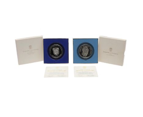 Republic of Panama 20 Balboas silver proof coin 'containing a minimum of 2000 grains of sterling silver'. Simon Bolivar r. Re