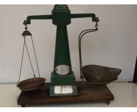 Vintage scales for weighing ammunition (war finish)