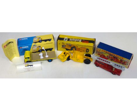 Boxed Euclid 21 yard scraper (282), boxed Corgi classic blue circle cement Foden 4 wheel rigid truck set (1250), boxed Matchb