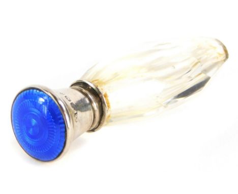 A George V silver topped scent bottle, with engine turned enamel blue stopper, Birmingham 1924, 6cm long. 