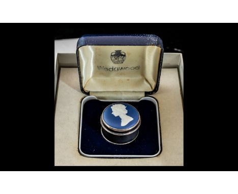 Wedgwood Sterling Silver Decorated Cameo Mini Box Portrait of HM Queen for the silver Jubilee limited edition 1000 no 836, Ro