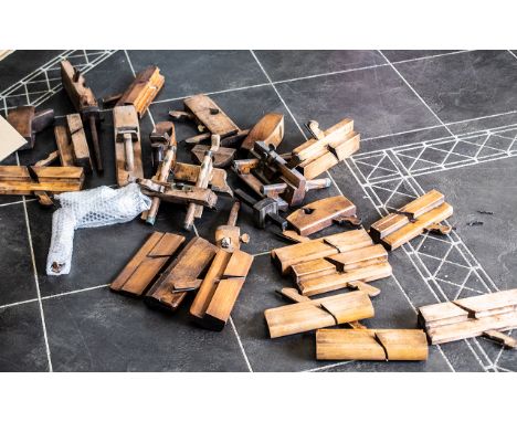 Collection of Quality Vintage Wooden Hand Tools, mostly comprising a variety of planes: a large number of different moulding 