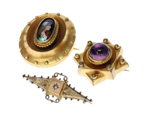 Collection of antique brooches inc. split pearl, Amethyst, portrait. Largest brooch measures approx. 3.9 x 3.7cm. Signs of ge