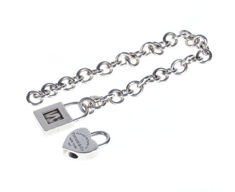 Tiffany &amp; Co sterling silver bracelet with 'W' padlock clasp and heart padlock. Bracelet measures approx. 18cm. Both piec