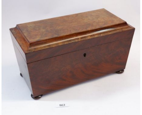 A 19th century mahogany tea caddy with two fitted interior caddies, 33.5 x 16.5 x 16.5 cm 
