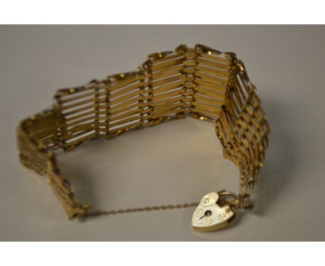 A 9ct gold graduated 10 bar gate bracelet, padlock clasp,18.8g gross 