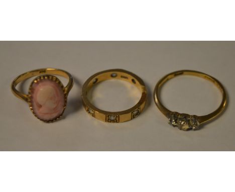 Jewellery - a pink and white onyx cameo portrait ring, yellow metal shank, stamped 9ct, a white sapphire and cz trilogy line 