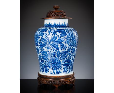 A LARGE BLUE AND WHITE 'LOTUS' JAR, TRANSITIONAL PERIODChina, 17th century. Of baluster form, boldly painted in shades of cob