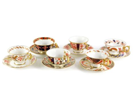 Five various Royal Crown Derby cups and saucers of varying patterns, and a single Royal Crown Derby cup (6).