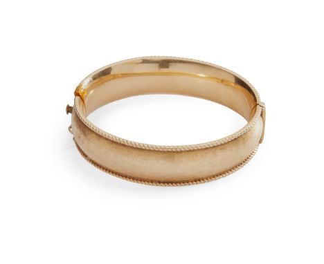 A modern bangle of hinged design, brushed finish, unmarked(Internal width: 6cm)