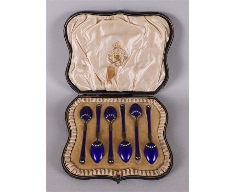 A set of six enamelled and silver-plated Art Nouveau teaspoons in original case, Norwegian Art Emabel, early 20th century (en