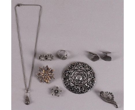 A lot of various silver, including tie pin, brooches and necklace, up to 9x.