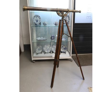 A brass nautical telescope on wooden tripod, 19th century, h 135 x w 102 cm.